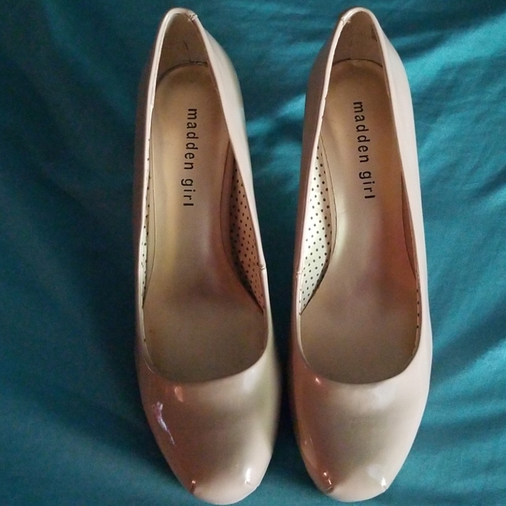Madden girl patent leather nude pumps